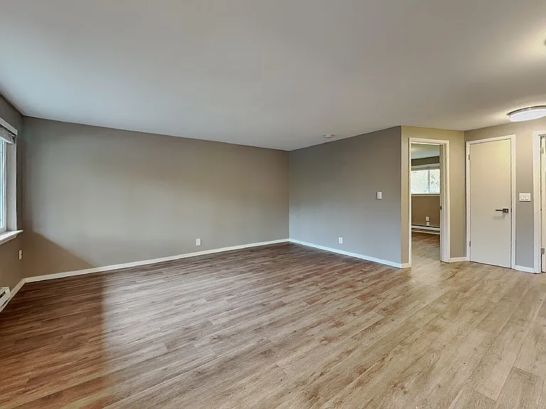 102 Summit Ave N #10 — Photo 13