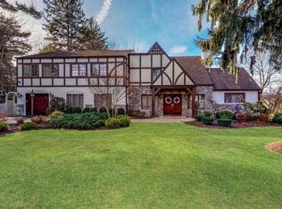 49 Pickwick Rd, Manhasset, NY 11030