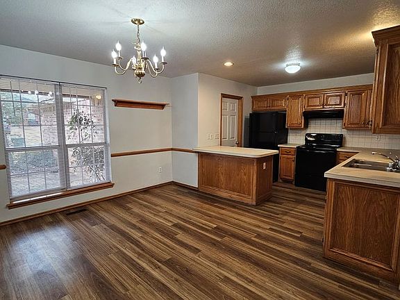 4th image of 2905 Edinburg Dr
