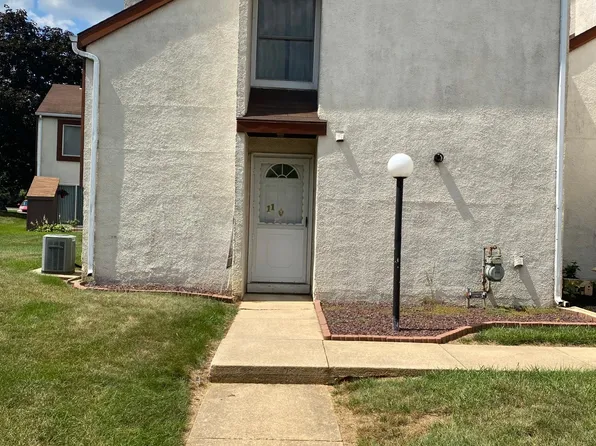 11 Weymouth Ct, York, PA 17404