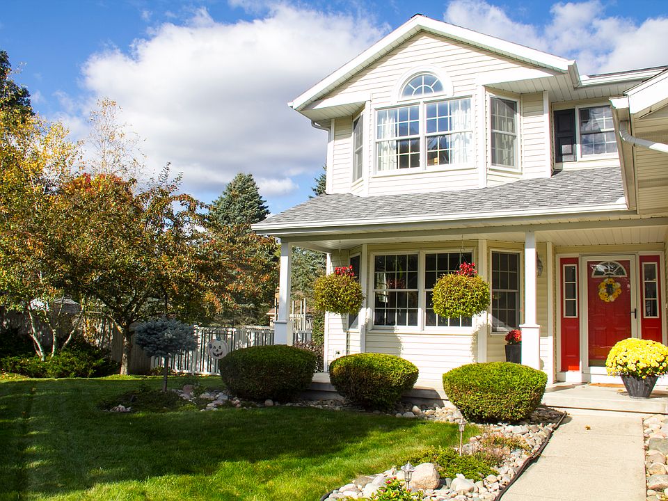 1st image of 6018 Meadowlark Dr NE