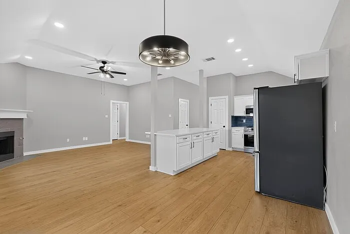 9881 Cambridge Dr — Photo 15