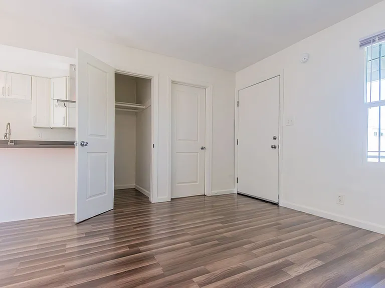 1743 La Brea Residences — Photo 17