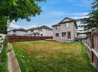 177 E Royal Birch Ter NW, Calgary, AB T3G 5P2