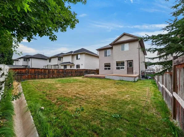 177 E Royal Birch Ter NW, Calgary, AB T3G 5P2