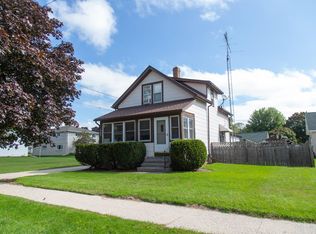 1705 S 18th St, Manitowoc, WI 54220