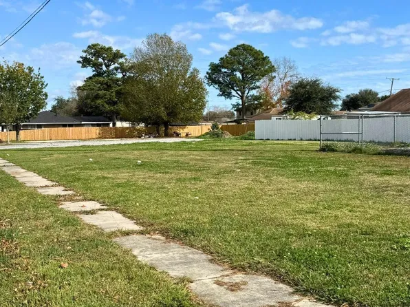 801 E Judge Perez Dr, Chalmette, LA 70043
