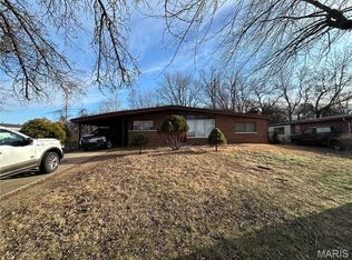 2052 Sun Valley Dr, Saint Louis, MO 63136