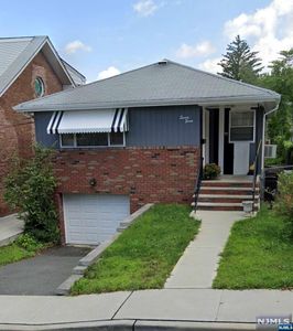 77 Centre Pl, Palisades Park, NJ, 07650