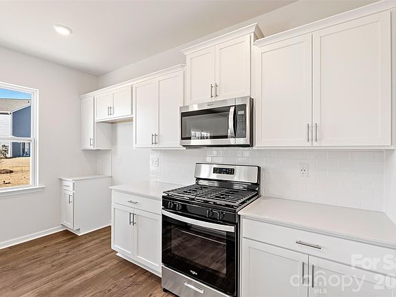 3rd image of 20 Ridgehaven Dr