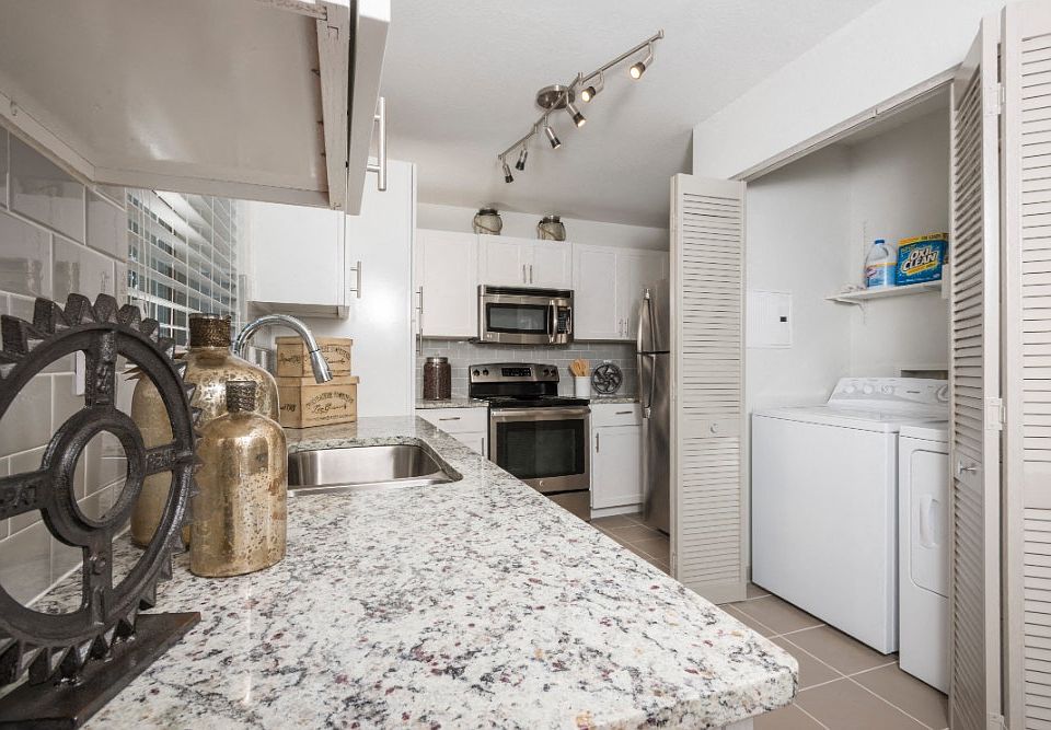Upgraded Kitchen with In-home Washer and Dryer
