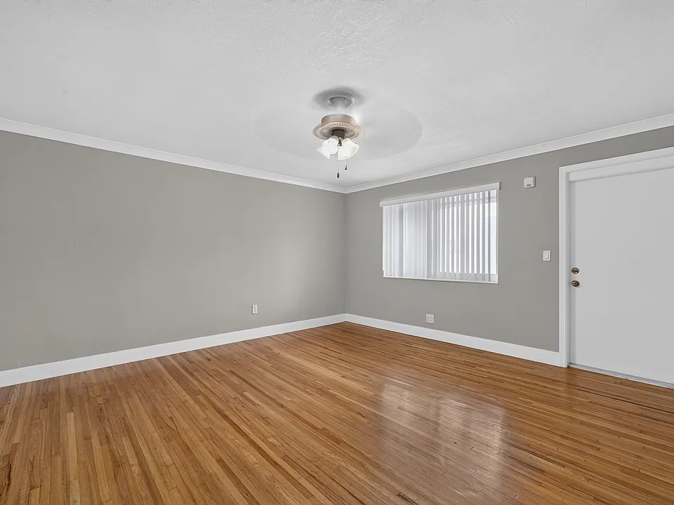216 Calabria Ave #11