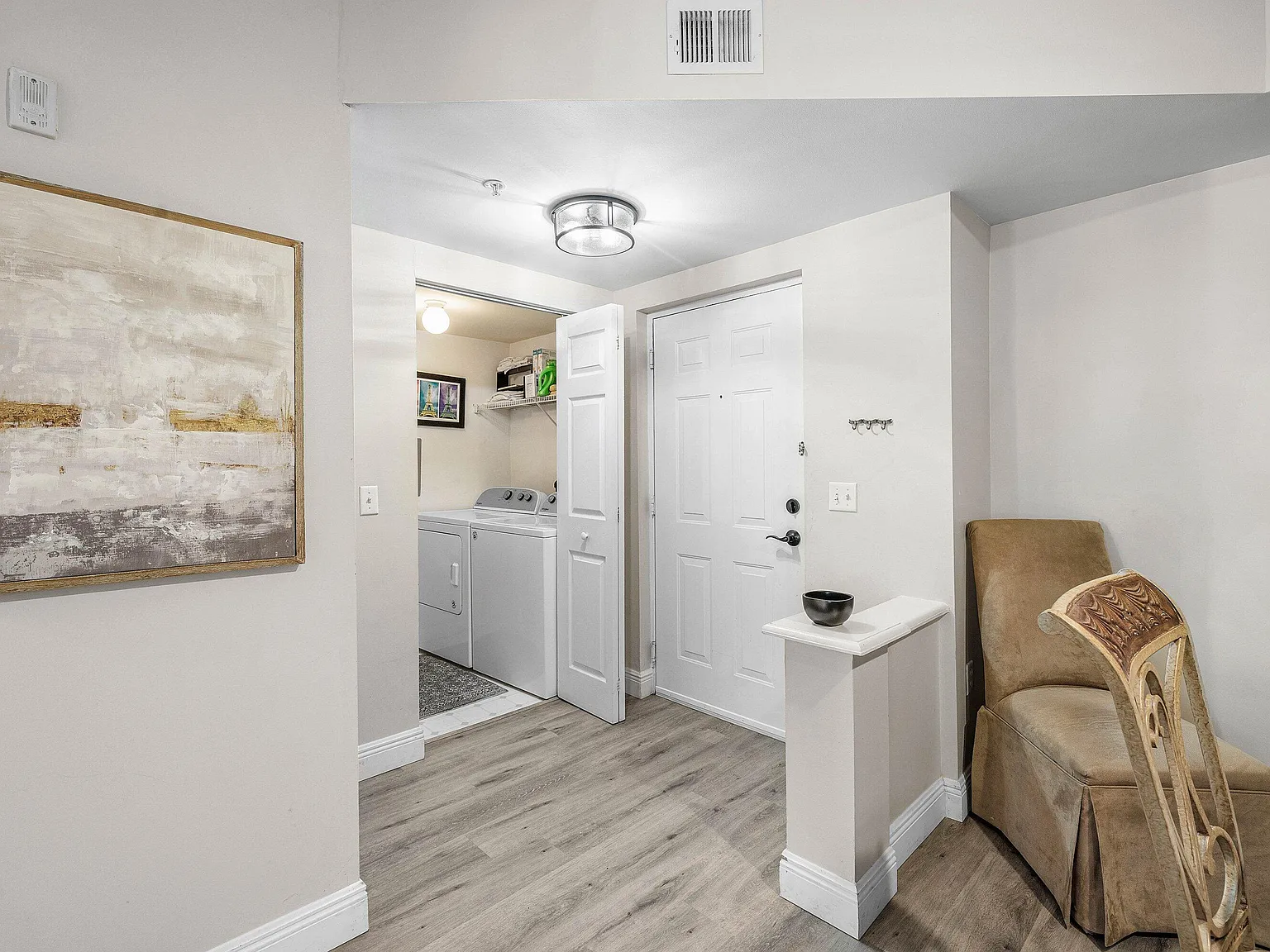 2 bed, 2.0 bath, 1131 sqft, $4,300 — Photo 4