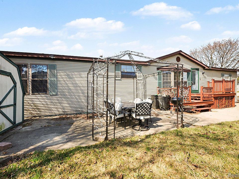 23312 Crystal Dr, photo 12