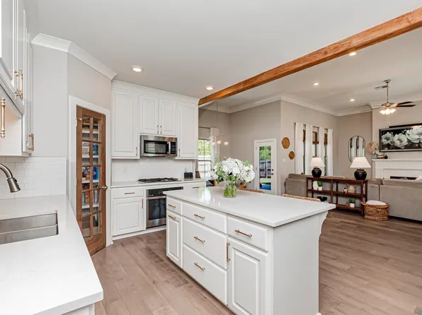 572 Heron Point Dr, Baton Rouge, LA 70810