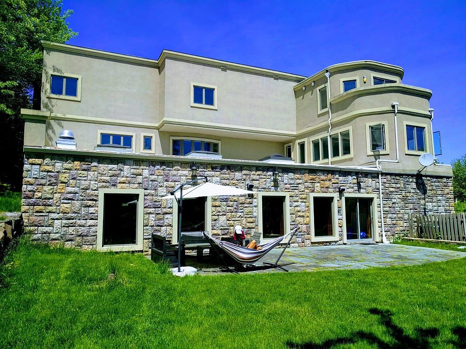 1st image of 4 Blackberry Ln
