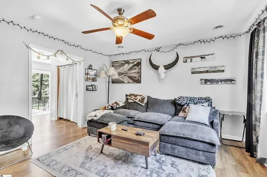 2 bed, 1.5 bath, 977 sqft, $1,200 — Photo 3