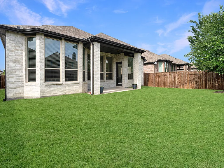 1429 Bluebonnet Ln — Photo 26