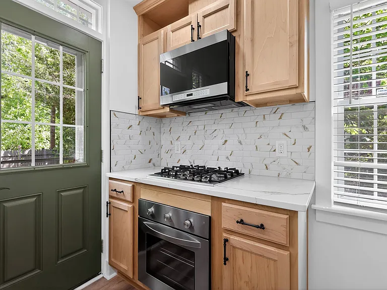 2112 34th St SE — Photo 8