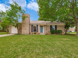 1041 S Riverside Dr, Grapevine, TX 76051