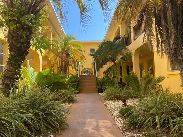 7029 Hibiscus Ave S #4, Saint Petersburg, FL 33707