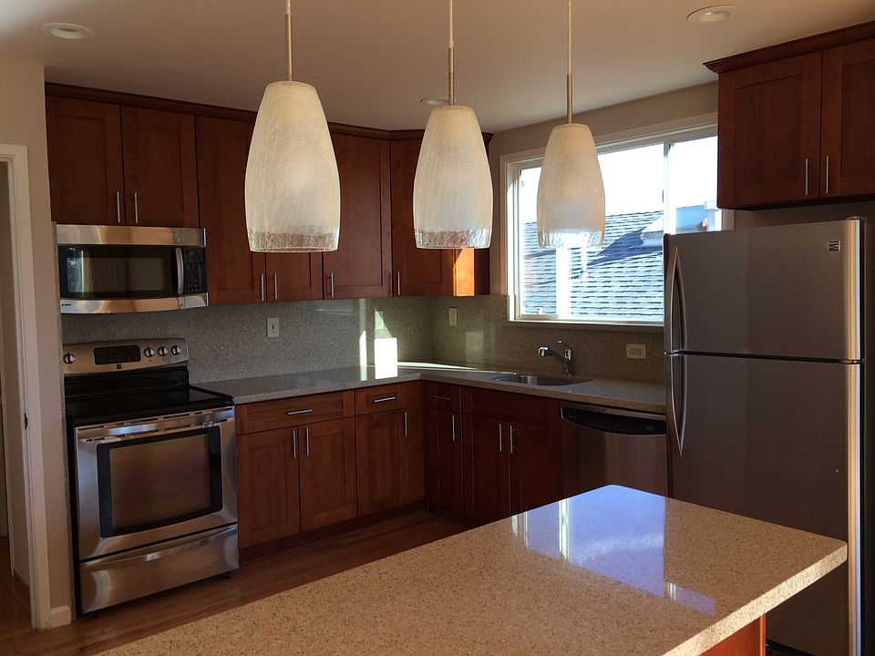 1st image of 409 Oak Park Dr