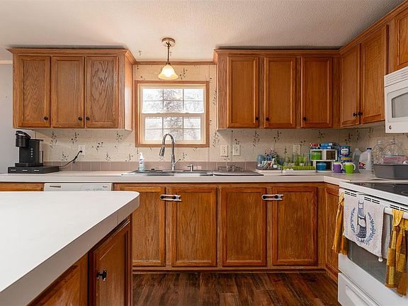 3rd image of 9303 Benny Bruce St