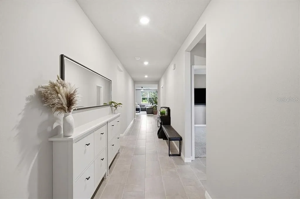 4 bed, 3.0 bath, 1988 sqft, $3,000 — Photo 4