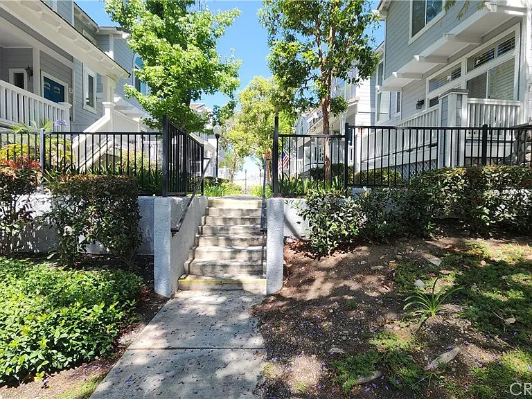 580 N Pageant Dr — Photo 4