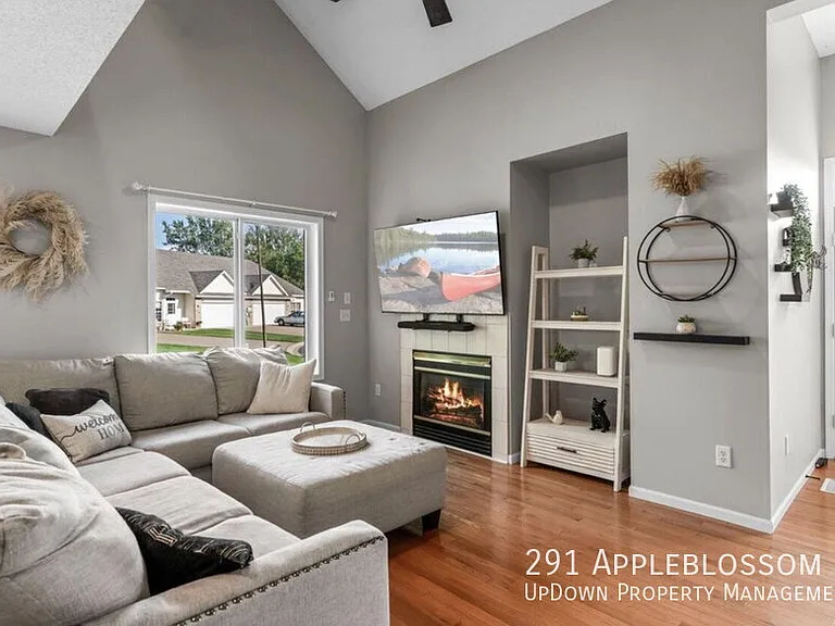 291 Appleblossom Ln — Photo 5