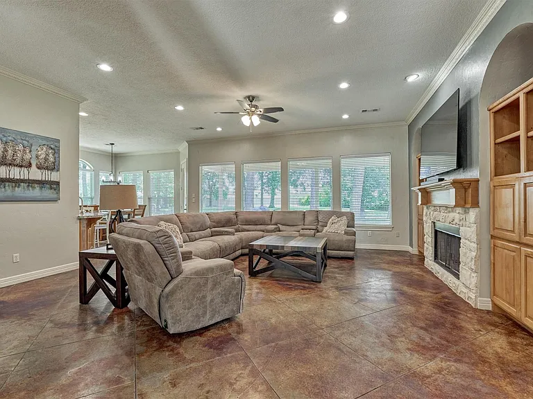 9102 Marshall Ct — Photo 3