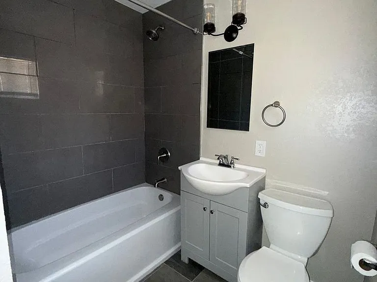 241 Linden St — Photo 8