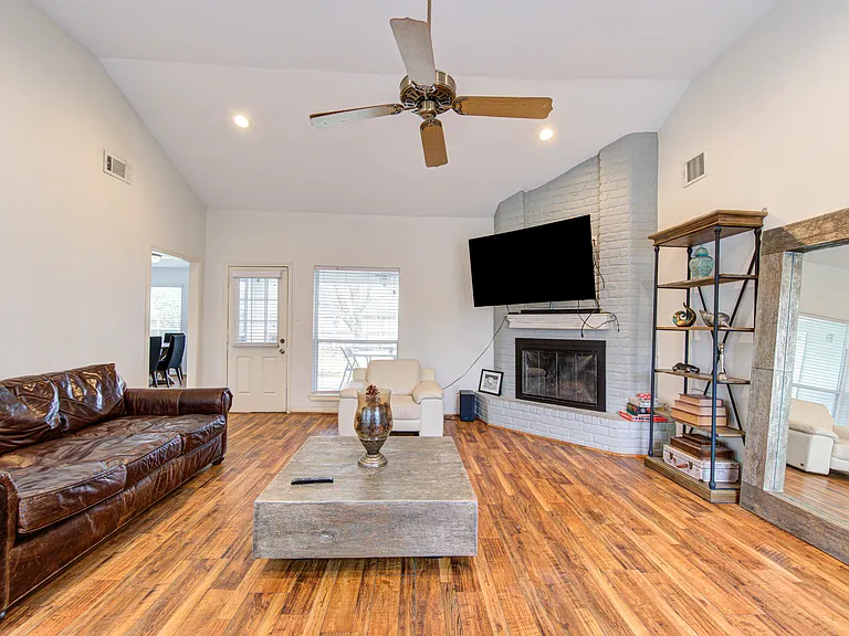 1522 S Kirkwood Rd — Photo 9