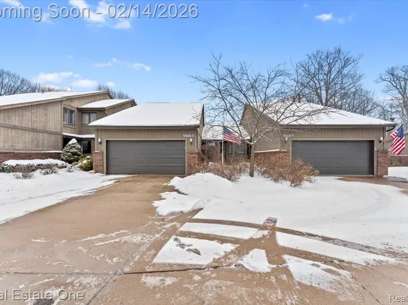 9883 Hawthorne Glen Dr, Grosse Ile, MI 48138