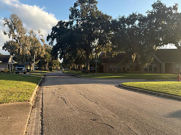 5th image of 2253 River Valley Dr