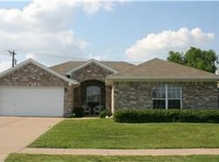 519 Fossil Hill Dr, Arlington, TX 76002