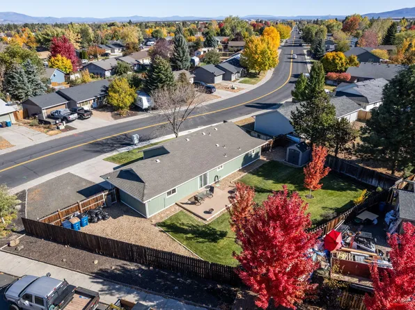 3248 SW Salmon Ave, Redmond, OR 97756