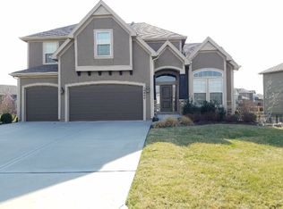 10884 S Millbrook Ln, Olathe, KS 66061