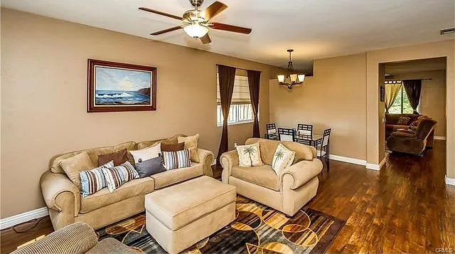 3 bed, 2053 sqft, $2,950 — Photo 2