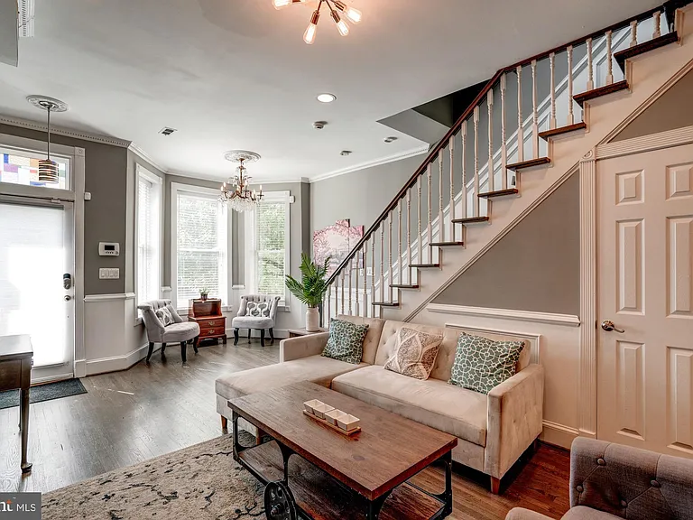 1016 G St SE — Photo 8