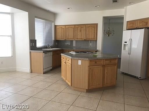 5th image of 41 Chateau Whistler Ct