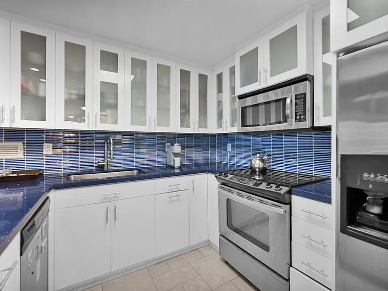 2301 Collins Ave #1015 — Photo 20