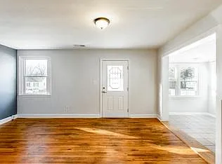 2 bed, 1032 sqft, $1,800 — Photo 2