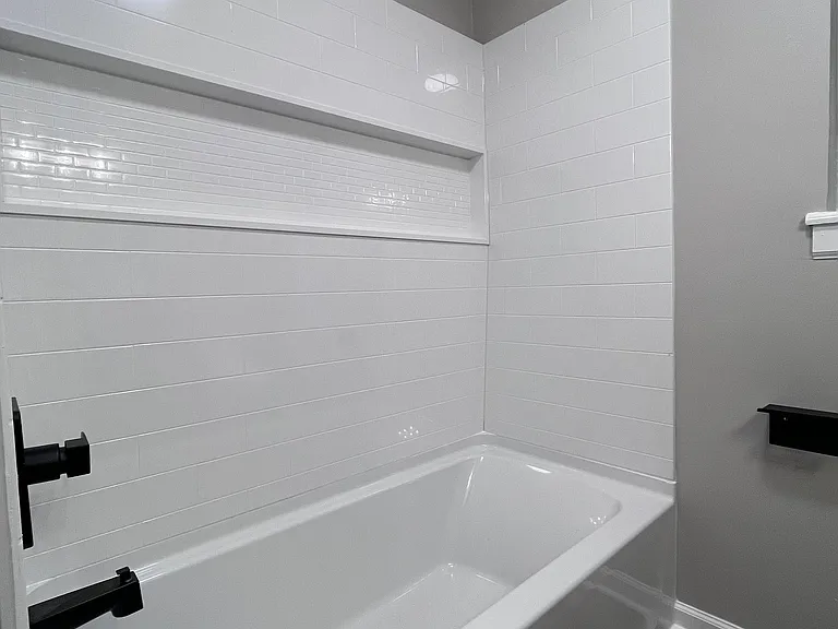 Fisher St Apartments — Photo 33