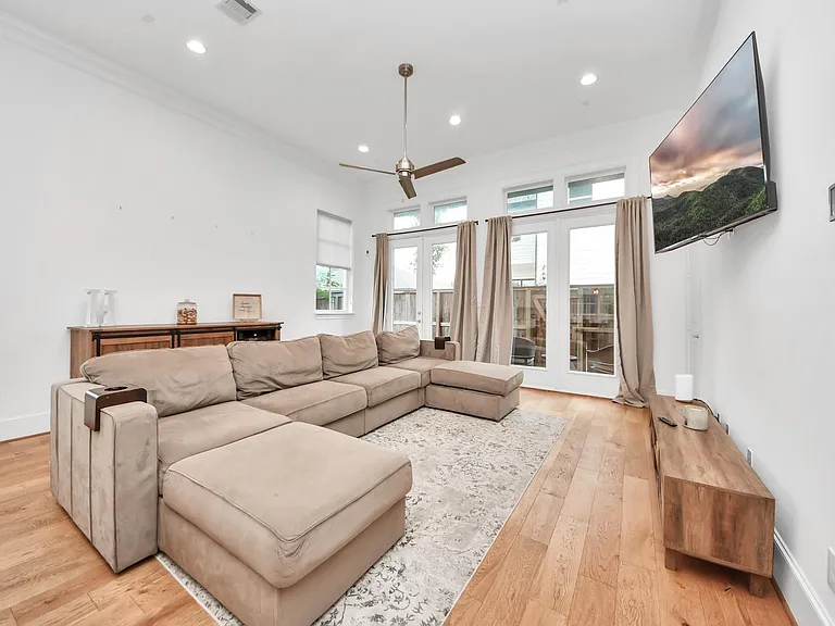 624 Delmar St — Photo 12