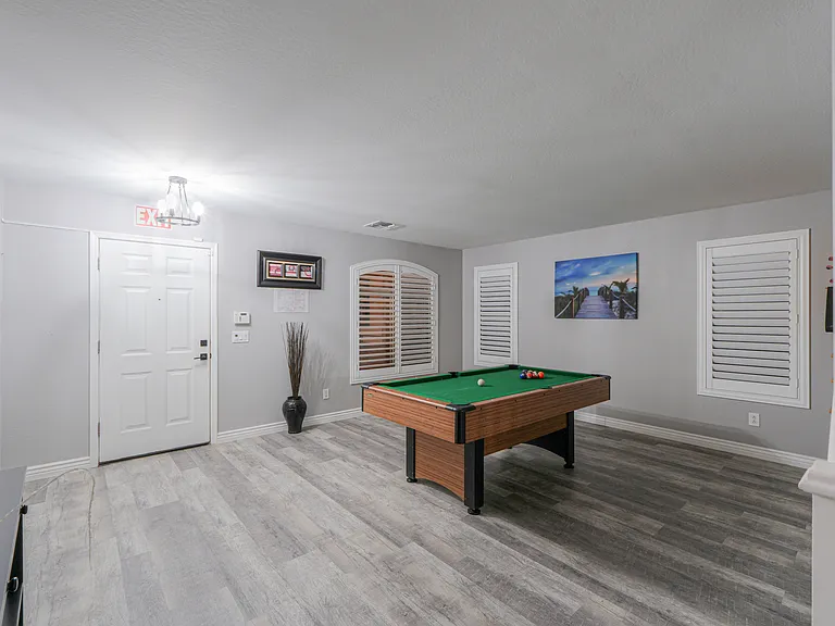 1235 W Castle Dr — Photo 3