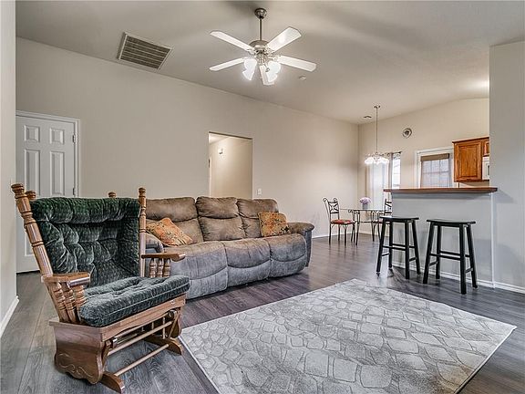 4th image of 10608 NW 34th Ter