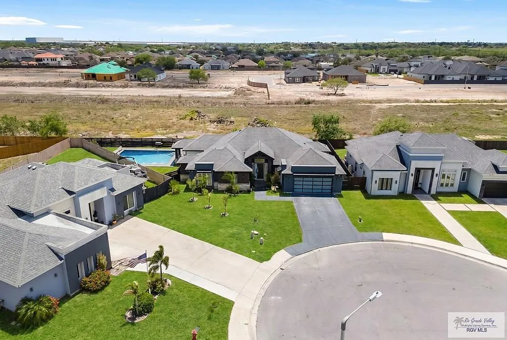 4 bed, 3.5 bath, 2516 sqft, $3,500 — Photo 1