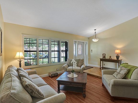 5th image of 381 NW 107 Avenue