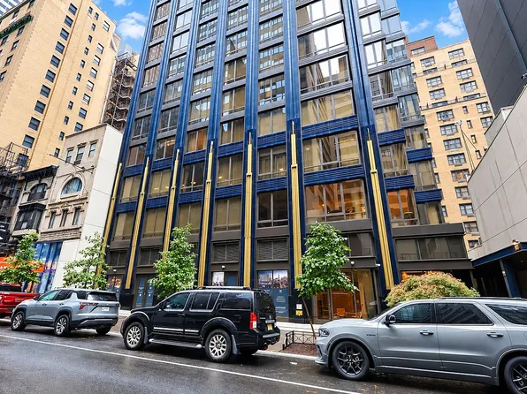 135 E 47th St #22F, New York, NY 10017